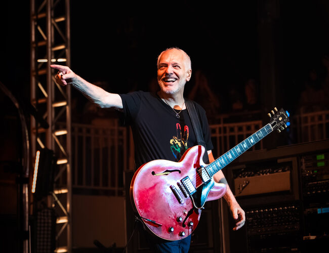 Peter Frampton Sits In With House Band On The Late Show With Stephen Colbert