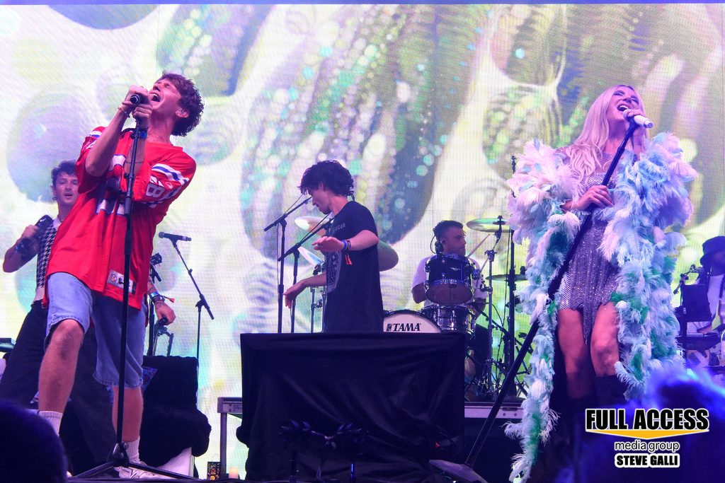 Two vocalists singing with the band during Kesha’s Bonnaroo Superjäm